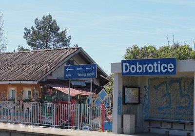 Vlaková zastávka v Dobroticích