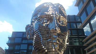 "Nemůže každý pravdu vidět,...*