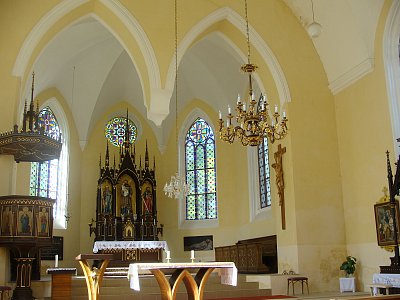 Interiér novogotic. kostela sv. Josefa*