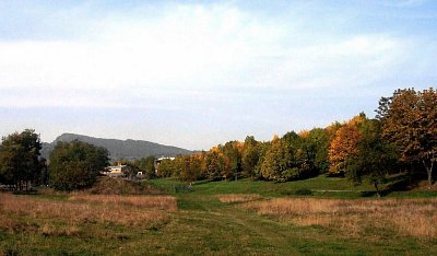 Louka nad sídlištěm Pokratice *