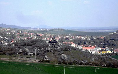 Žitenice se skalním útvarem "Kočka". *