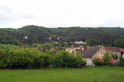 Vesnice Skalice u Litoměřic s kaplí Nejsvětější trojice