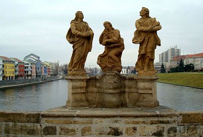 Starý písecký most přes Otavu s Portyčí