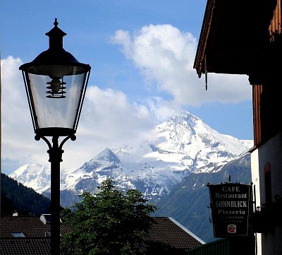 Rakouské městečko Rauris ve stejnojmenném údolí. *