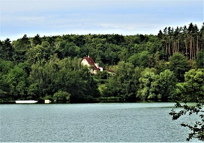 Na protějším břehu