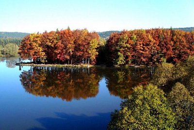 Barevný podzim na Vltavě *