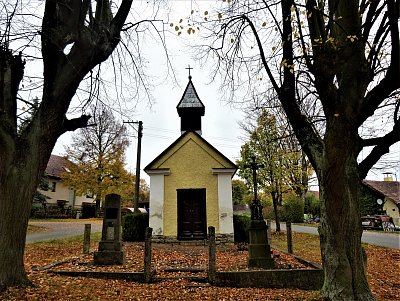 Kaplička na návsi