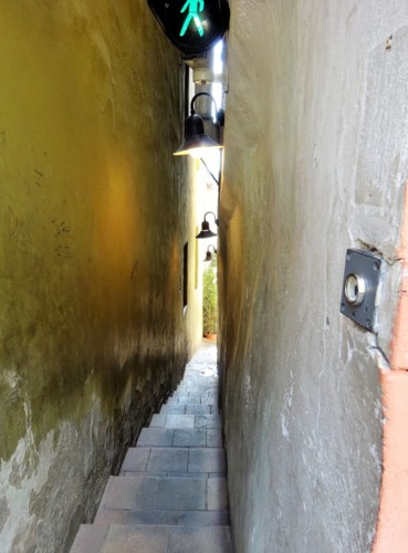 Nejužší ulička v Praze *