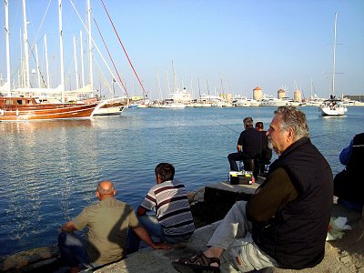 Rybáři v přístavu hlavního města *