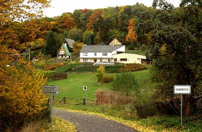 Jedna ze středohorských vesniček