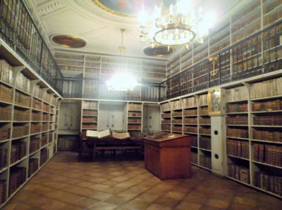 druhá místnost knihovny