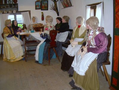 Porodní babička a sousedky