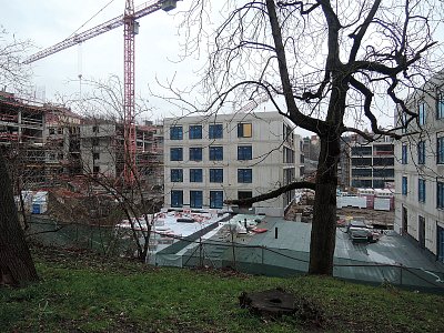 Na kraji Klamovky nám domy rostou jak houby po dešti.