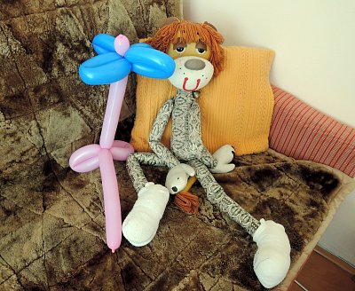 Kytička od Danuše má čestné místo vedle lvíčka od mamky