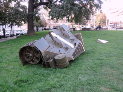 Torzo tanku Davida Černého na náměstí Kinských v Praze 5*