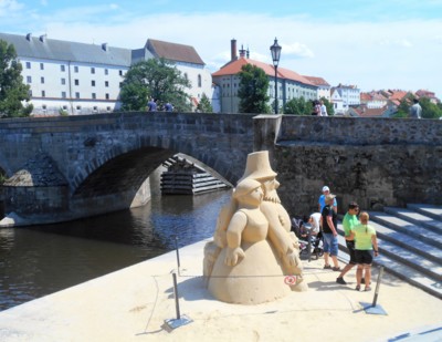 Nashledanou u Kamenného mostu v Písku