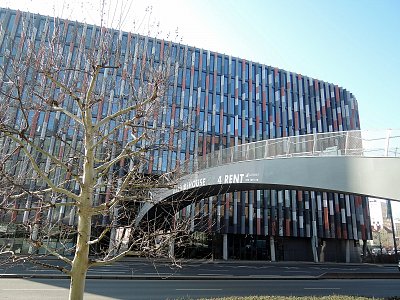 Budova Kooperativy, kde je zajímavá výstava ze sbírek Kooperativy prodloužená do 7.4