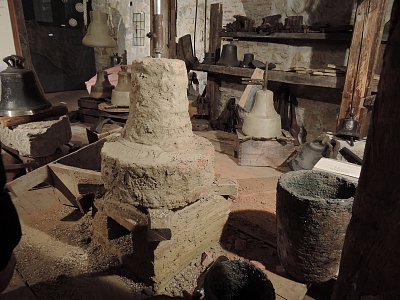 Ze zvonařské dílny *