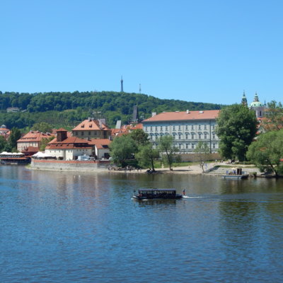 Pohled na Kampu a Petřín