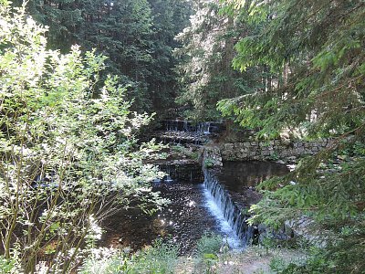 Soutok Modrého potoka vlevo a Úpy vpravo*