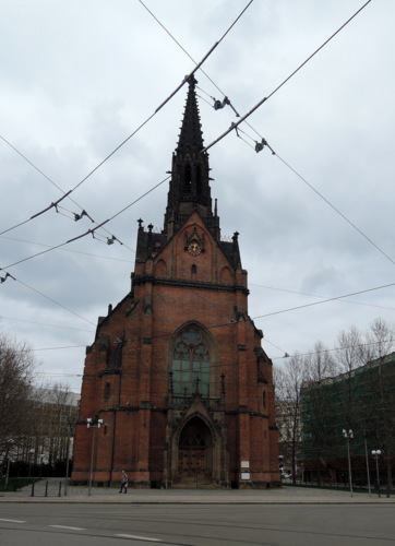 Co takhle hádat kostel?