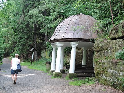 Kaple Sv. Zdislavy u léčivého pramenu u zámku Lemberk