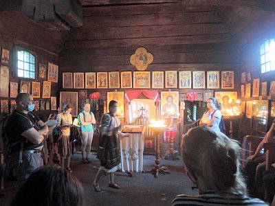 Noc kostelů - uvnitř kostela sv. Michala v zahradě Kinských v Praze*