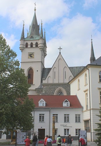 Jdeme dál do města