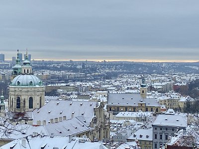 Sněží kolem našich věží *