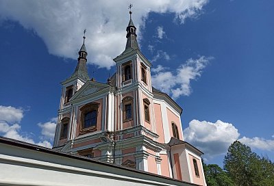 Římskokatolický poutní kostel sv. Jakuba Většího a sv. Anny ve Staré Vodě ve vojenském újezdě Libavá