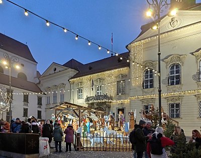 Vánoce, vánoce přicházejí, zpívejme přátelé, ...