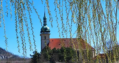 Přesunutý kostel v Mostě