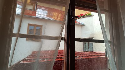 Střechy po dešti *