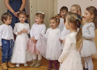 Andílci na setkání seniorů