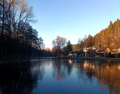 K večeru u rybníka