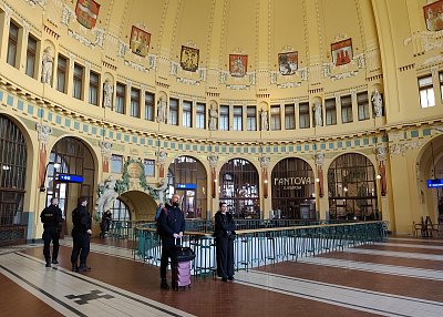 V Praze na hlavním nádraží *