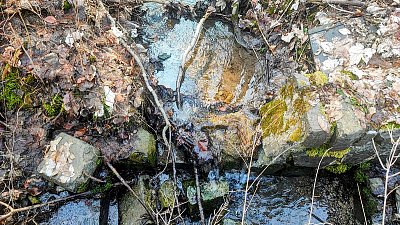 Znám křišťálovou studánku...