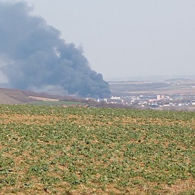 Děsivý dým z požáru v Otrokovicích