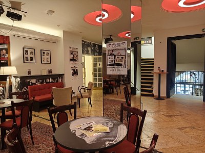 Kavárna a Galerie U dvou Polívků *