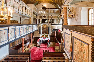 Interiér kostela Dobrého pastýře v Podhradí u Aše