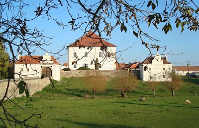 Renesanční vodní tvrz v Křepenicích ze 16. století *