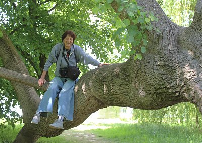 Odvážná Libuše (ne kněžna) na stromě