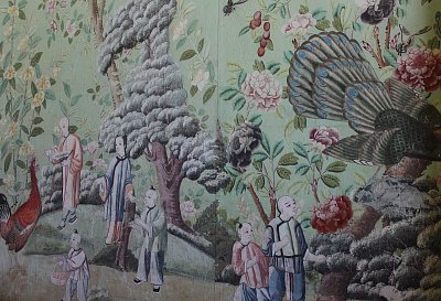 Detail tapety staré 170 roků