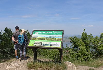 Došli jsme až na Děvín, nejvyšší vrchol Pavlovských vrchů - 550 m n. m