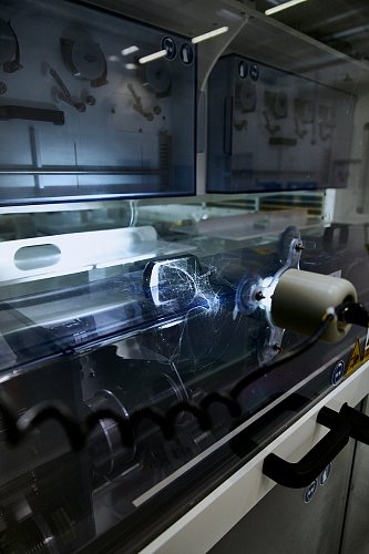 Linka na výrobu nanotextilie AntiMicrobe Web R, který dokáže lapit koronavirus.jpg