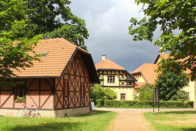 Hřebčín Slatiňany je od r.1992 součástí Národního hřebčína Kladruby. Středisko chovu tvoří stáj plemenných hřebců a tři stáje klisen