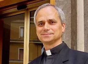 Z komína Sixtínské kaple vystoupal bílý dým. Novým papežem byl zvolen Robert Previs Prevost. Zvolil si jméno Lev XIV.