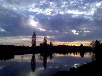 Západ slunce na jezeře