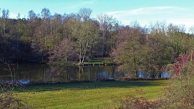 Nad řekou vede cyklostezka