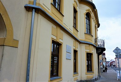 V tomto domě má paní Hollanová svou Koláčkárnu